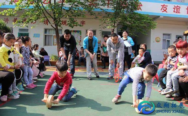 簡(jiǎn)單好玩的親子互動(dòng)游戲 搞笑活躍的親子游戲