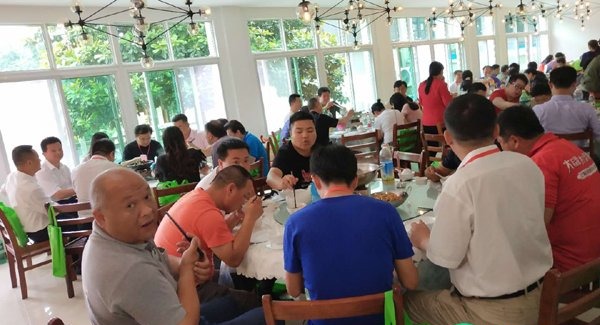 聚餐簡單酒桌游戲