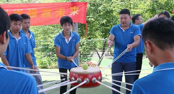 拓展項(xiàng)目：擊鼓顛球